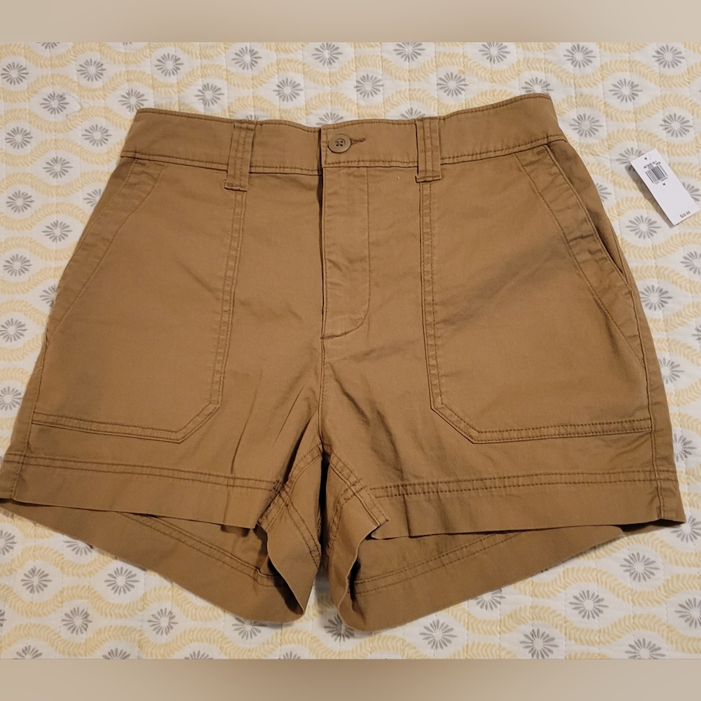 High-Waisted OGC Chino Shorts -- 3.5-inch inseam Size Medium- NWT